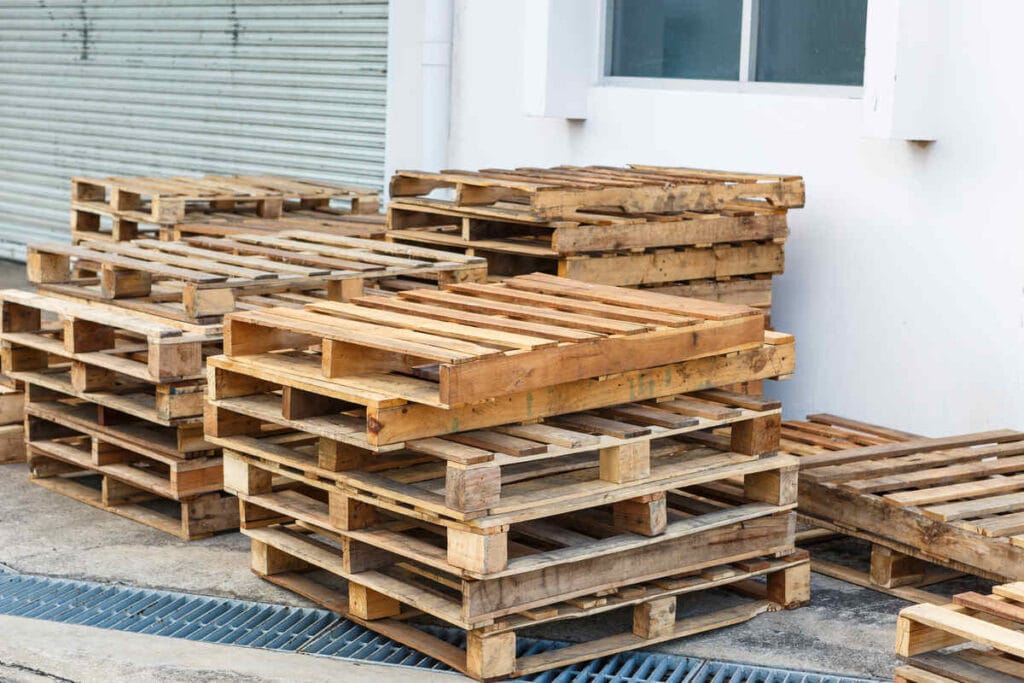 The Advantages of Using Custom Wood Pallets for Warehousing & Logistics blog image